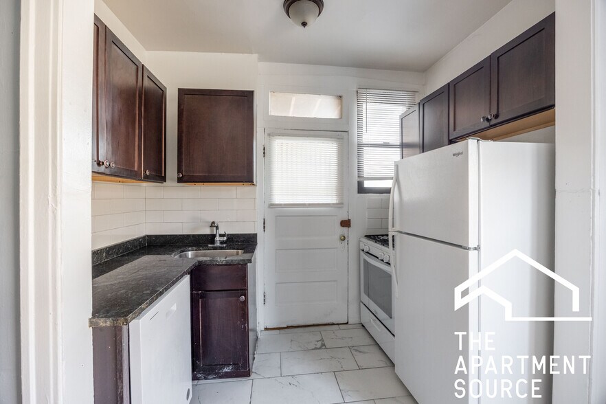 Building Photo - 1319 W Estes Ave