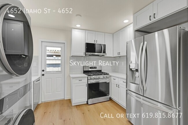 Building Photo - 4652 Idaho St