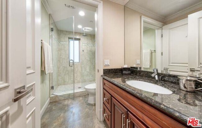 Building Photo - 918 S Wooster St