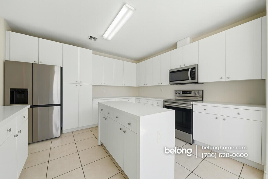 Building Photo - 15386 SW 21 Ln