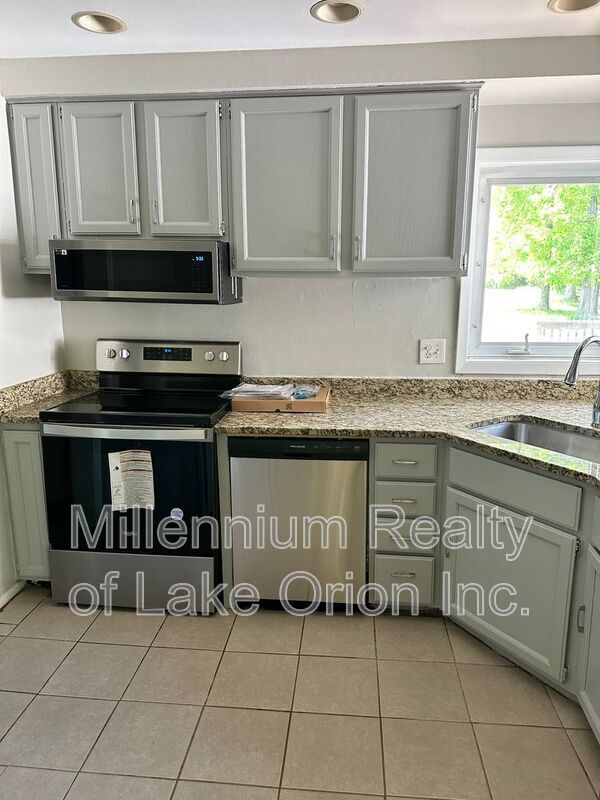 Building Photo - 24955 Westmoreland Dr
