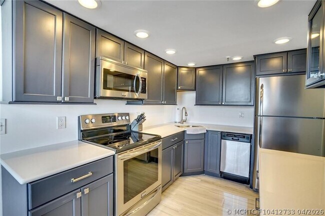 Building Photo - 77 S Birch Rd