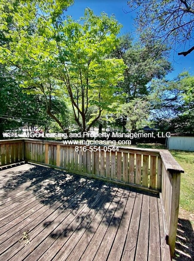 Building Photo - Charming Ranch Style Home Minutes From Dow...