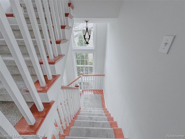 Building Photo - 5742 Putnam Dr