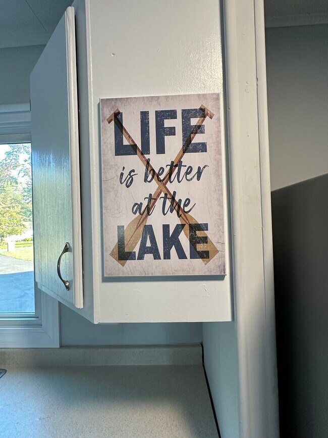 Building Photo - 16 Crescent Beach Dr