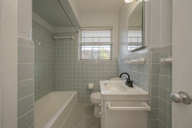 Building Photo - 3426 Bradford St