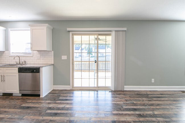 Building Photo - 1201 Morstead Dr
