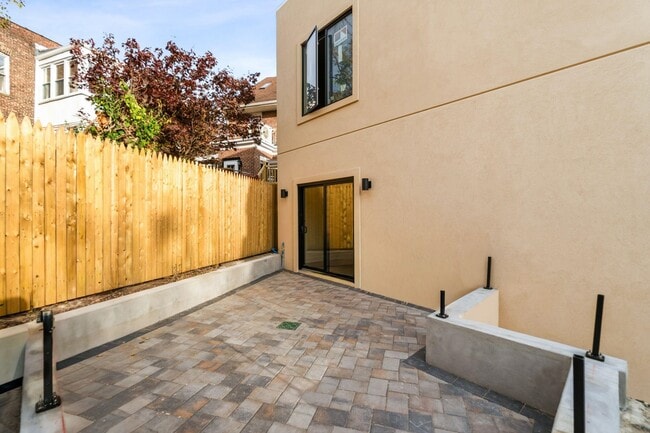 Building Photo - 685 JFK Blvd E