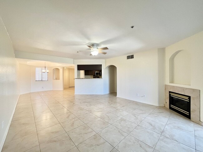 Building Photo - Luxurious 2 Bd 2 Ba Condo in Biltmore!