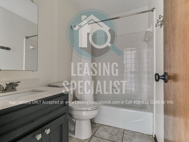 Building Photo - 2 Bed 2 Bath Garden Home in SW OKC's The R...
