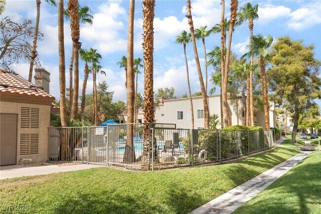 Building Photo - 3145 E Flamingo Rd