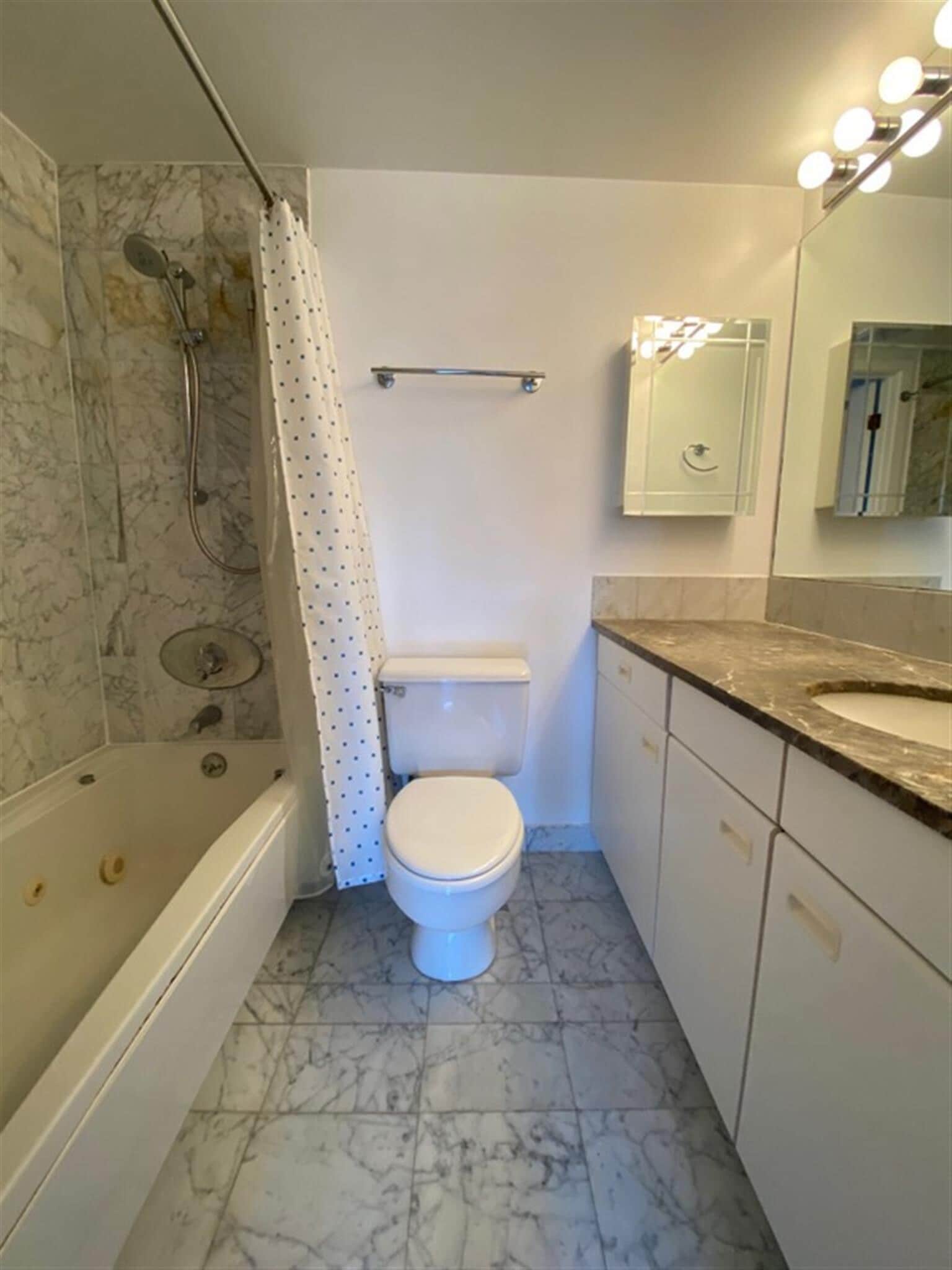 Building Photo - 931 Massachusetts Ave