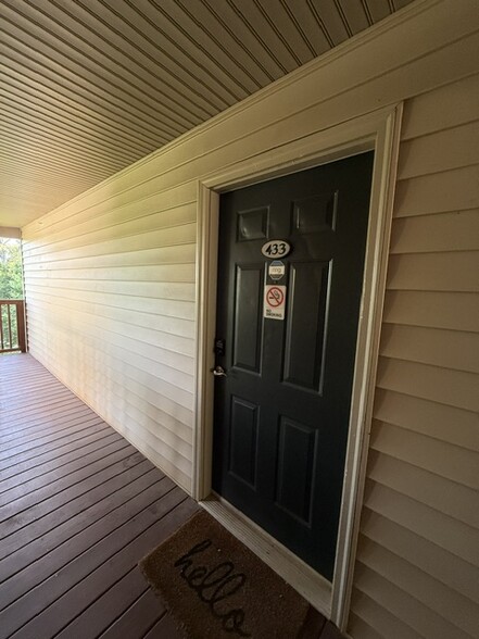 Building Photo - 433 Harts Cove Way
