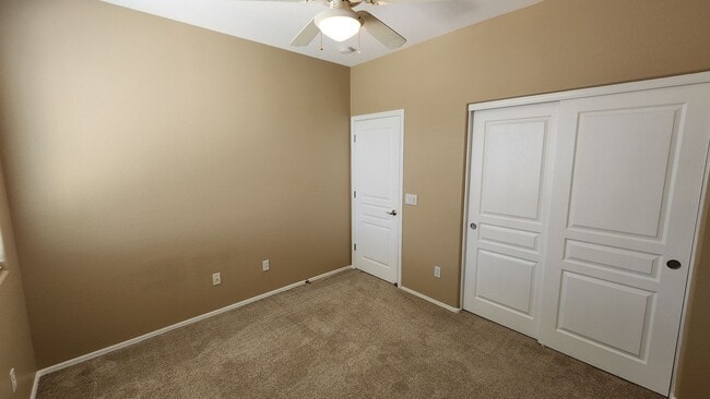 Building Photo - 4 Bedroom Home in the Sun Grooves Communit...