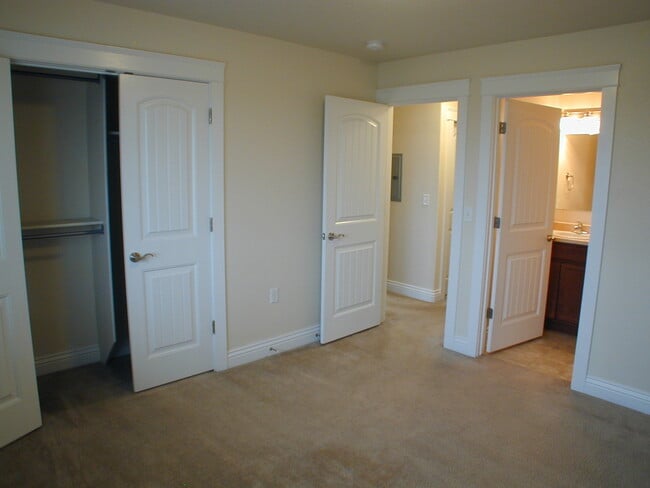 Building Photo - 110 Montalto Dr