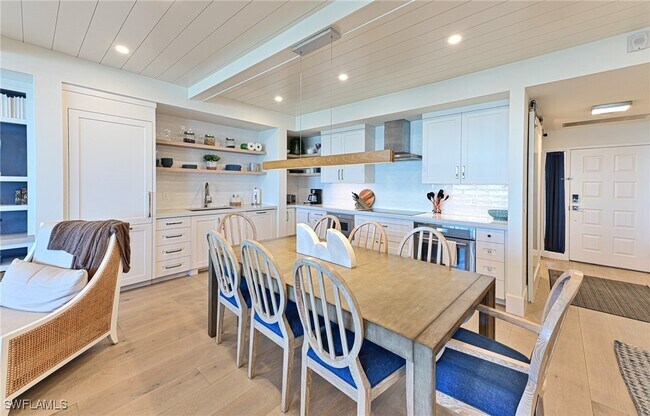 Building Photo - 265 Barefoot Beach Blvd