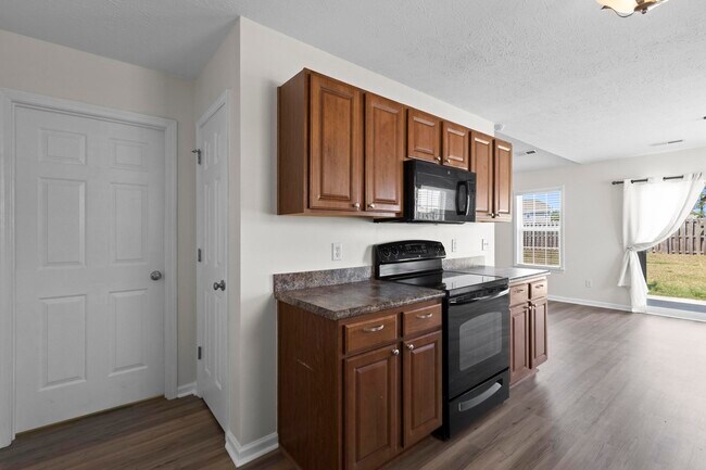Building Photo - 331 Rose Bud Ln