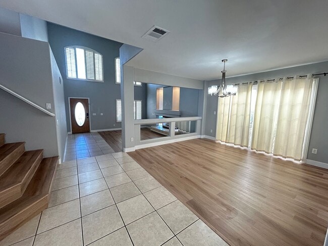 Building Photo - 5-Bedroom Silverado Ranch Home with Pool!