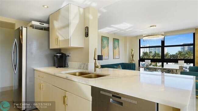 Building Photo - 3031 N Ocean Blvd