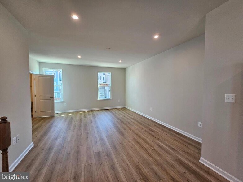 Building Photo - 4523 Briarhaven Dr
