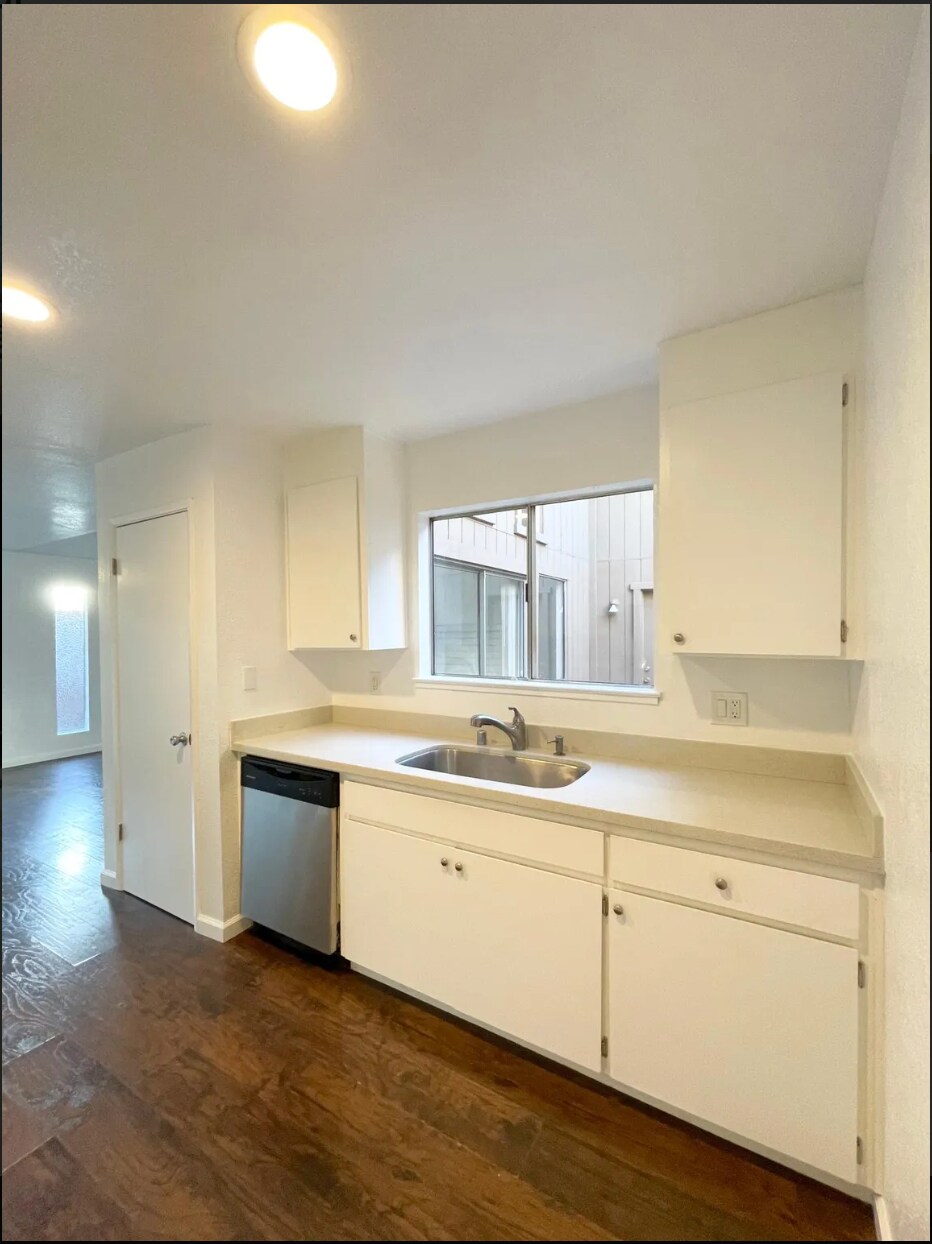 Building Photo - 1788 Long Barn Way