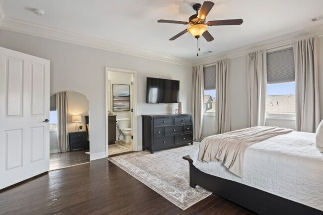 Building Photo - Beautiful Townhouse in Berry Farms!
