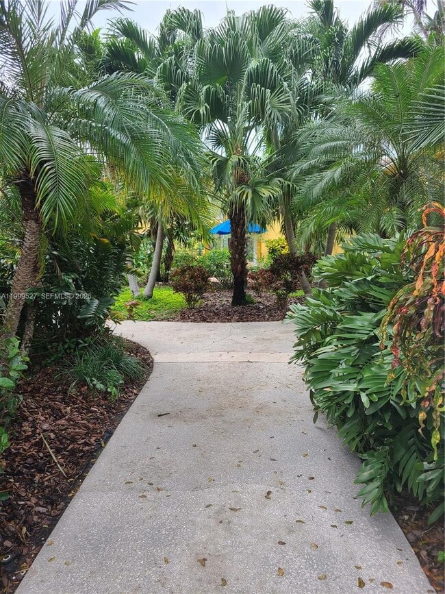 Building Photo - 729 NE 16th Ave