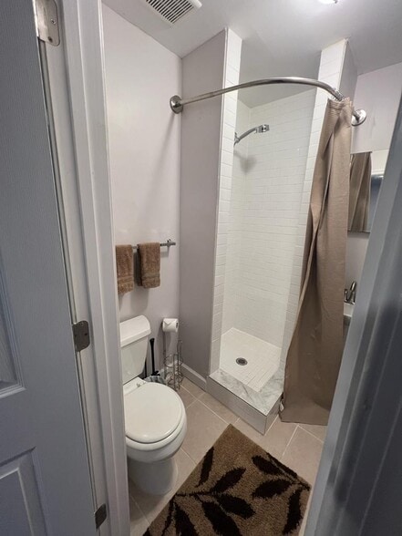 Bathroom 3 - 819 Ramsay St