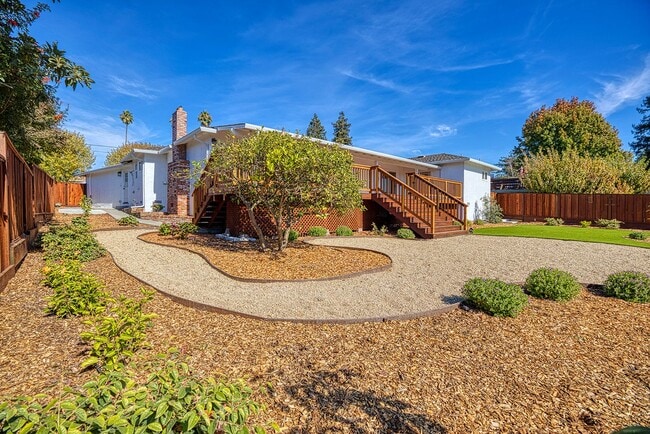 Building Photo - Hill St Beauty in Capitola