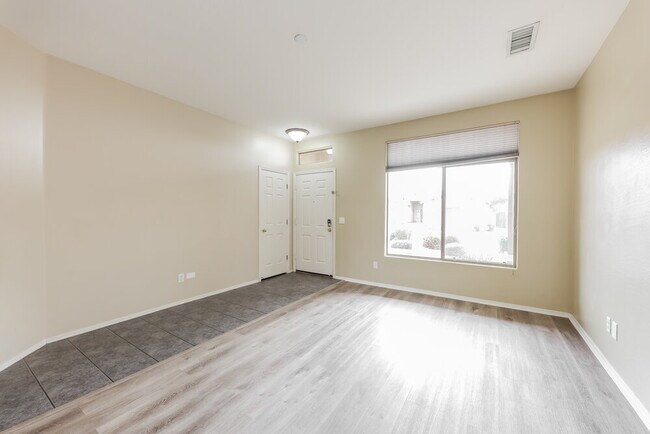 Building Photo - 5128 W Grenadine Rd