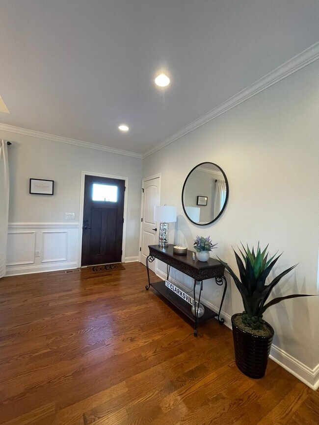 Building Photo - Fully Furnished, Short Term Rental, 1 Mont...
