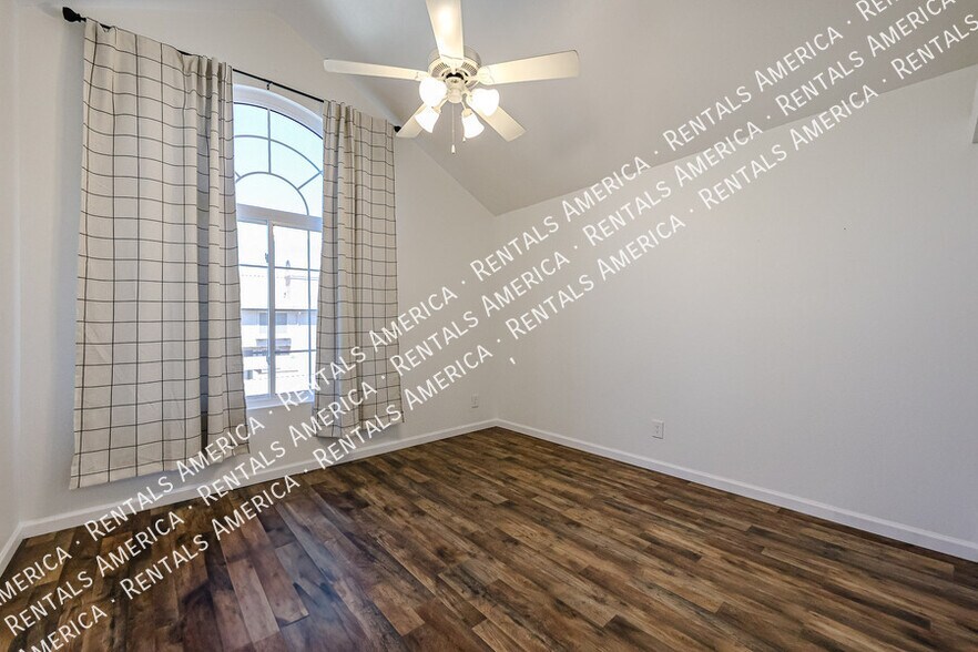 Building Photo - 3491 N Arizona Ave