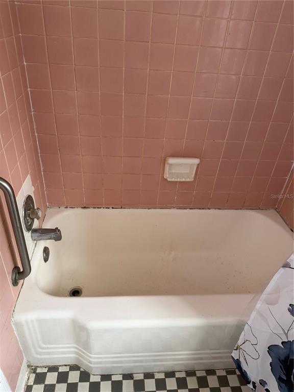 Building Photo - 1247 Lakeview Dr