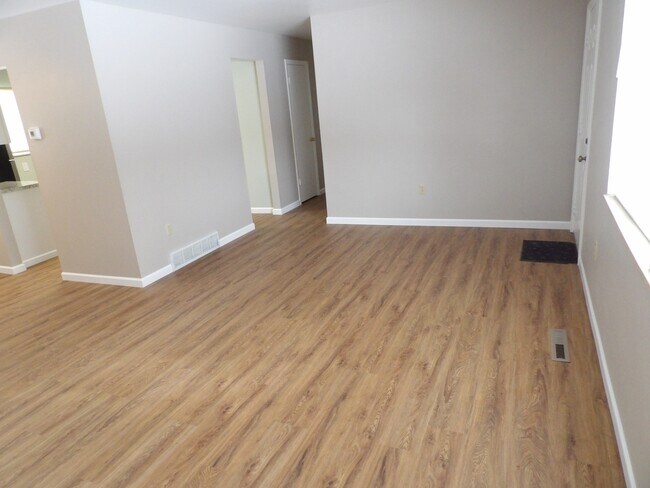 Building Photo - 5486 Mira Loma Cir