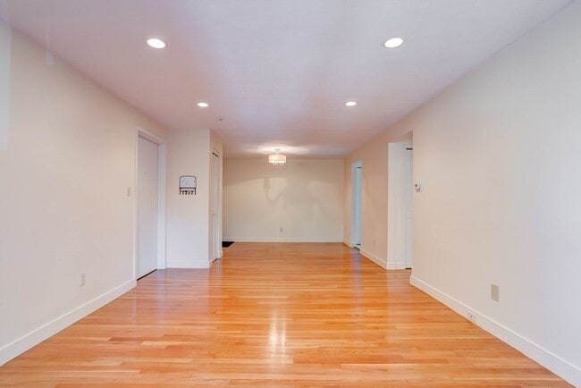 Building Photo - 112 Decatur St