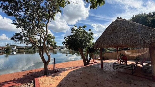 Building Photo - 1001 SW 98th Ave