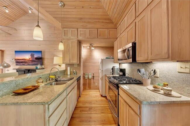 Building Photo - 2538 Parkside Dr NE