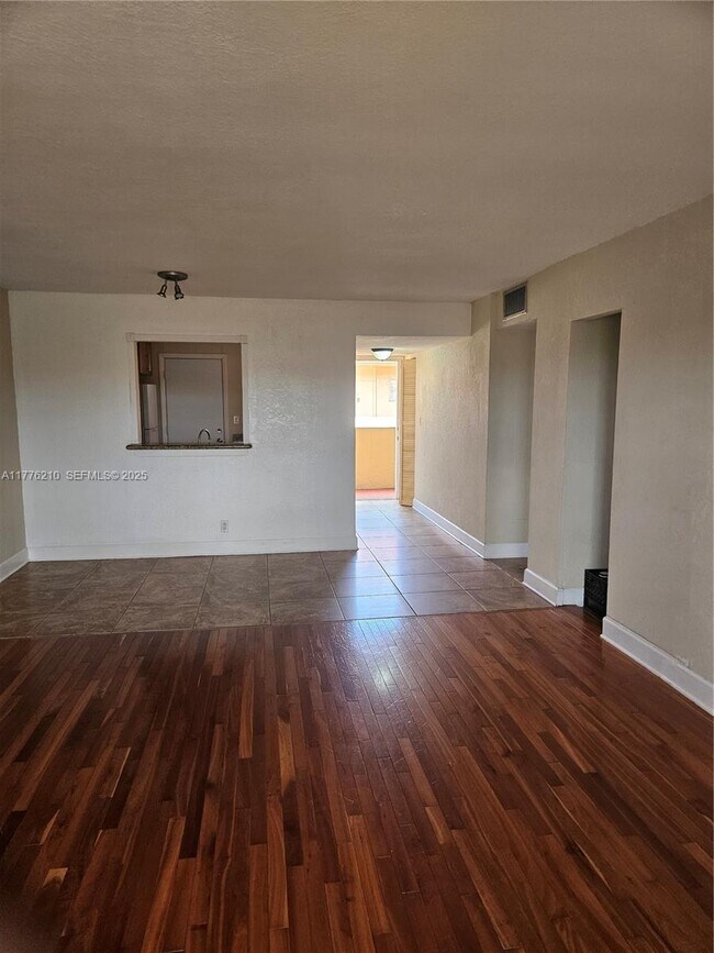 Building Photo - 410 NW 68th Ave