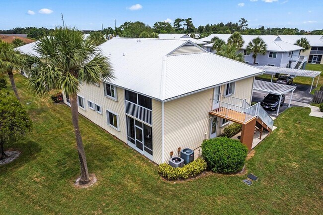 Building Photo - 175 SE Village Dr