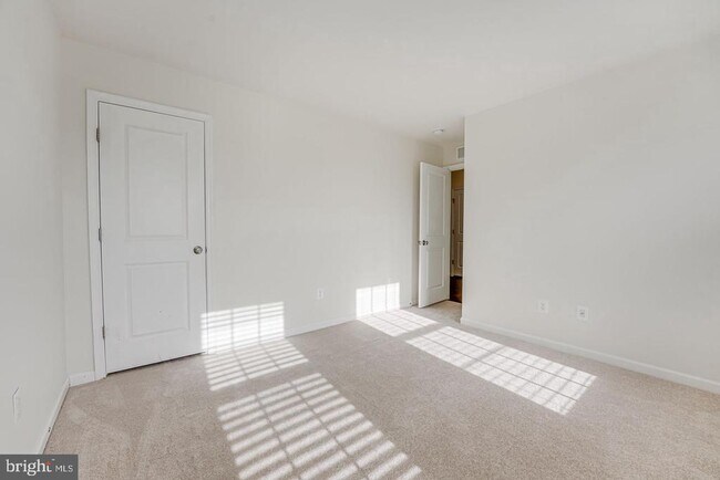 Building Photo - 317 Foxglove Way