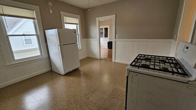 Building Photo - 41 Hevey St