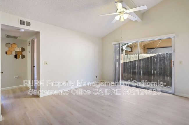 Building Photo - 7423 Willowcreek Dr