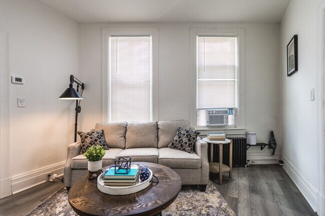 Building Photo - 4913 Yew St