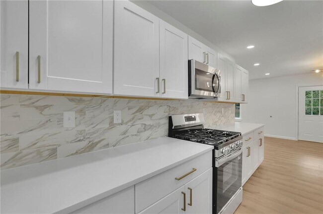 Building Photo - 808 S Park Dr