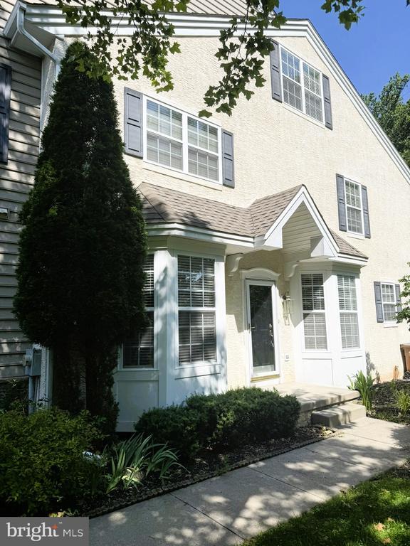 Primary Photo - 82 Brecknock Ct