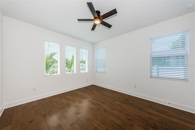 Building Photo - 1701 25th Ave N