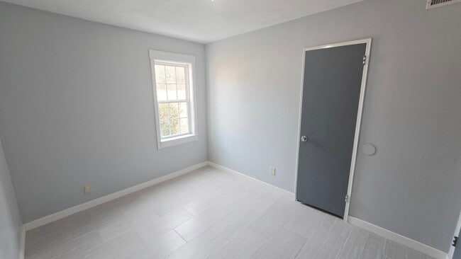 Building Photo - 1384 Aldrich St NE