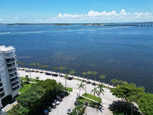 Primary Photo - 1450 Brickell Bay Dr