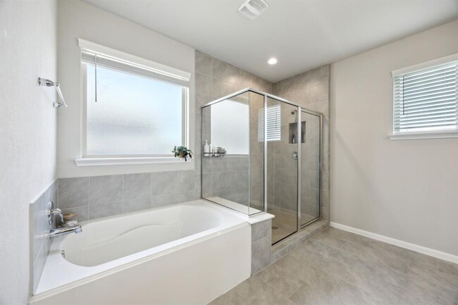 Building Photo - 3039 Forest Creek Dr