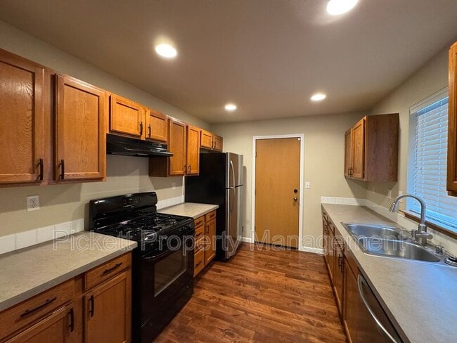 Building Photo - 3530 NE Rozene Way